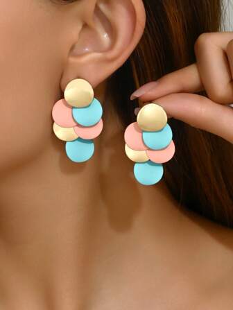 2件套时尚简约几何圆形铁艺DIY组合多色豹纹工艺品，新增奶牛纹几何组合耳环，椭圆形豹纹铁环金色耳钉，适合女性日常、派对、约会、宴会等场合佩戴。金属表面为手工制作，可能存在少量异物，但整体非常美观。谢谢。