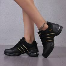 Zapatos de baile de jazz para mujeres, zapatillas de baile cuadrado de suela suave, malla transpirable, negra y dorada, elegantes y versátiles, adecuadas para varios atuendos - Dorado - Ver 1