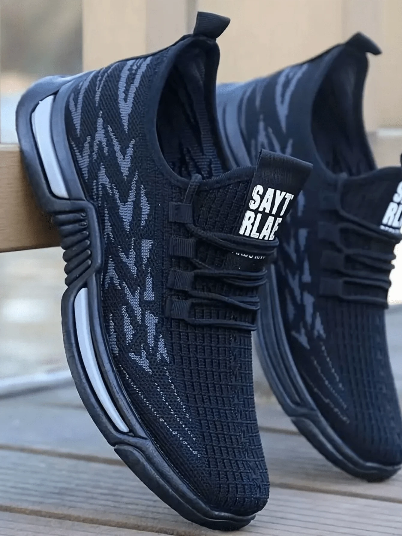 Zapatos Tenis Casuales y Cómodos para Mujer y Hombre: Estilo Nuevo, Antideslizantes y Versátiles. Estas zapatillas populares y elegantes son perfectas para parejas. Además, son zapatos deportivos antideslizantes, transpirables y extremadamente ligeros, ideales para el verano masculino. Construidos con malla resistente al olor, son de la moda actual para 2025, combinando la comodidad con el diseño moderno. - Negro - Ver 1