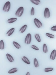 24入組中長度杏仁形指甲，淺灰紫色閃亮外觀完全覆蓋指甲。適用於時尚女性和女孩日常外出、約會、工作和聚會。即貼指甲美甲工具 - 淺灰紫 - 查看 3