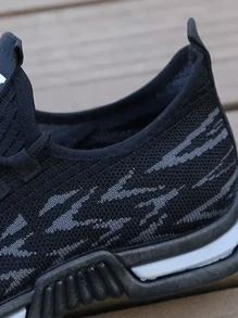 Zapatos Tenis Casuales y Cómodos para Mujer y Hombre: Estilo Nuevo, Antideslizantes y Versátiles. Estas zapatillas populares y elegantes son perfectas para parejas. Además, son zapatos deportivos antideslizantes, transpirables y extremadamente ligeros, ideales para el verano masculino. Construidos con malla resistente al olor, son de la moda actual para 2025, combinando la comodidad con el diseño moderno. - Negro - Ver 4