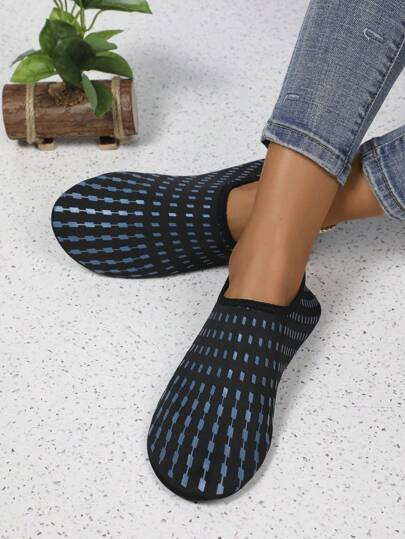 Beach Socks Shoes For Couple, Quick-Dry Water Shoes For Swimming, Snorkeling, Anti-Slippery Trekking Shoes For Women, Outdoor Shoes For Coastal Activities
