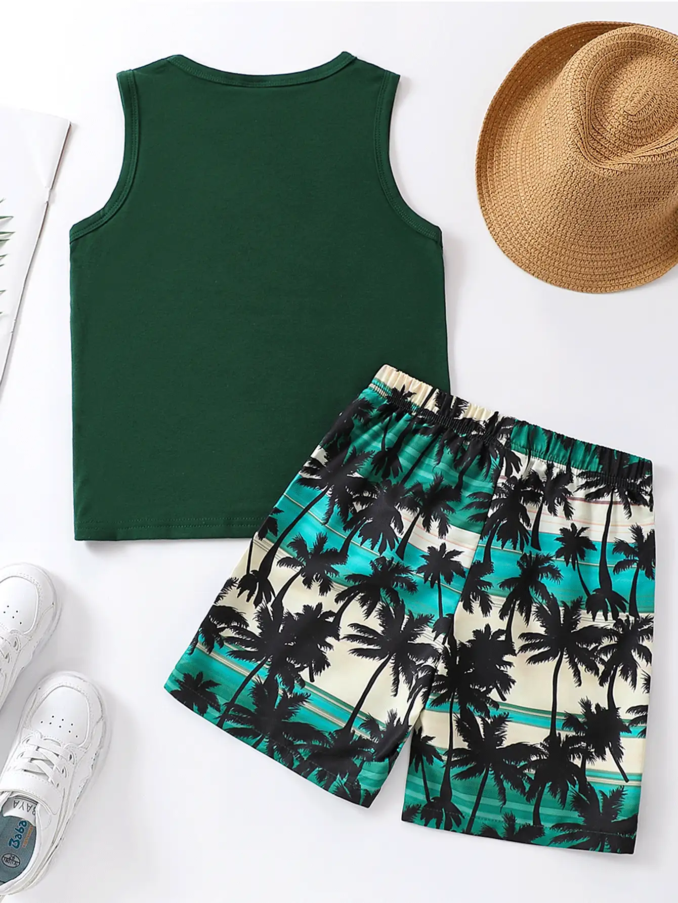 休闲两件套：Tween Boy 树印花无袖 T 恤和弹性腰部夏威夷短裤，适合夏季穿着