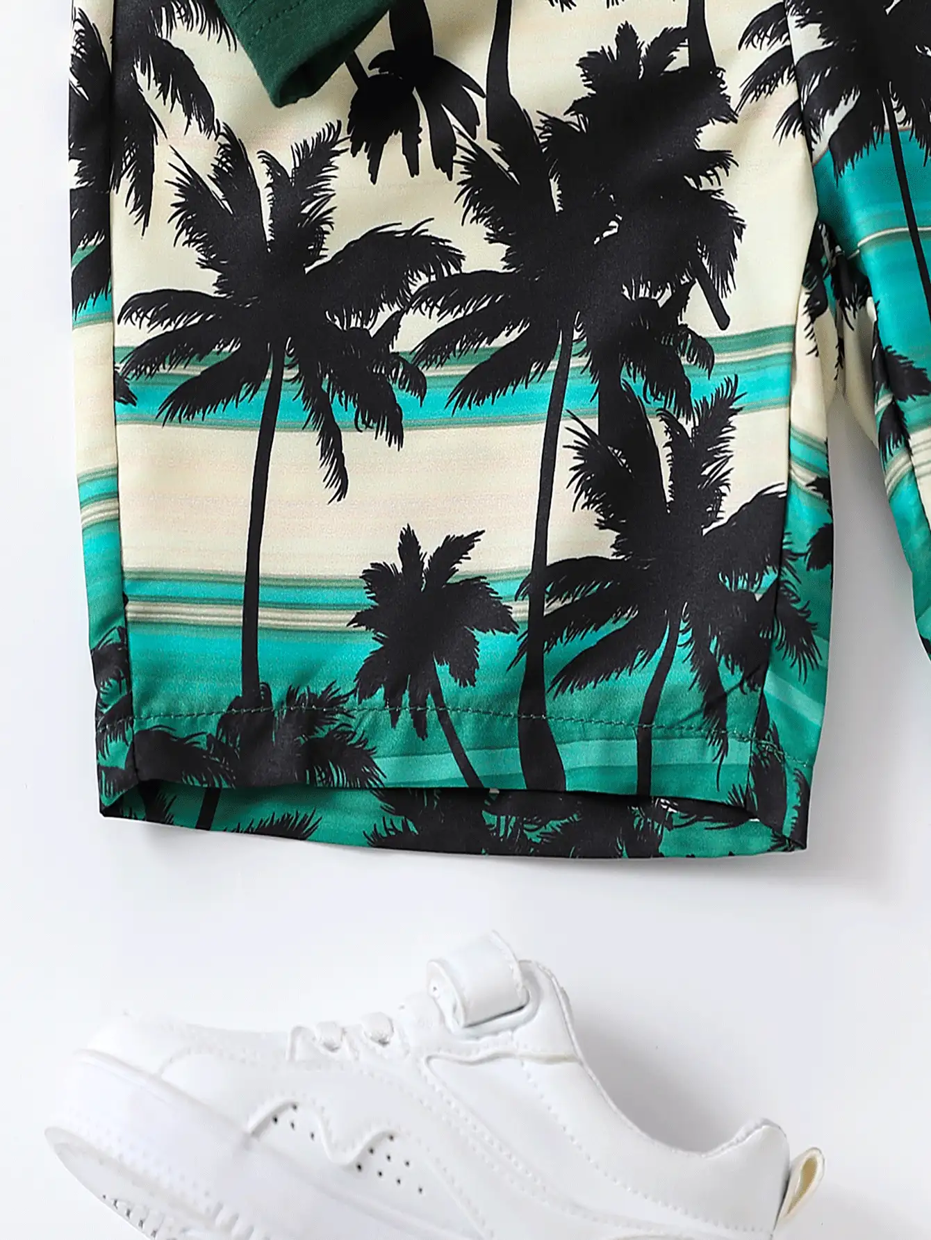 休闲两件套：Tween Boy 树印花无袖 T 恤和弹性腰部夏威夷短裤，适合夏季穿着