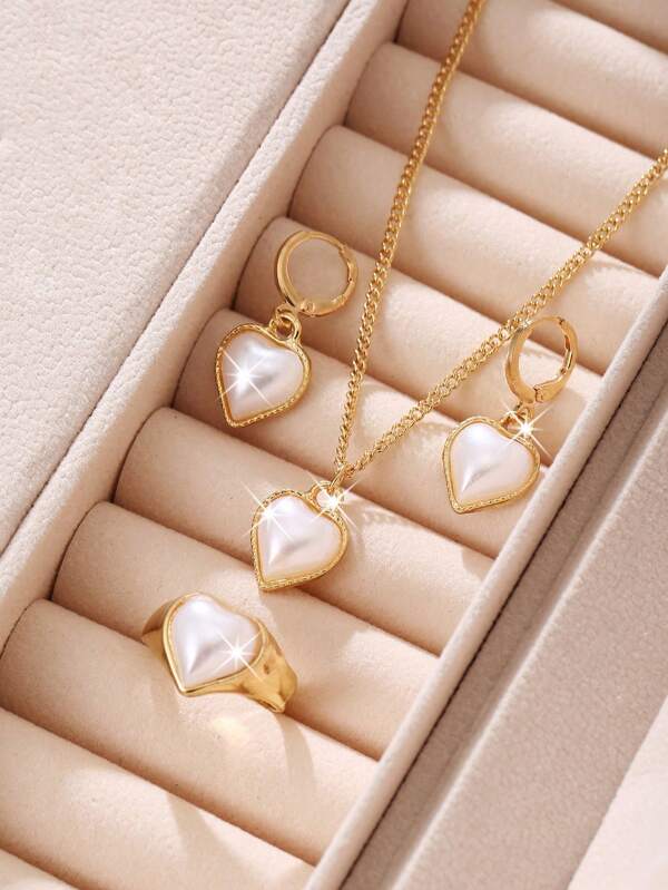 Conjunto de joyas minimalista resistente a las perlas en tonos fríos de forma corazón con 4 piezas de estilo elegante y blanco