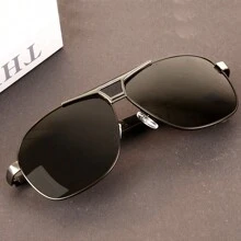 Lunettes de soleil mode rétro pour homme, modèle pilote en métal polarisé. Lunettes de mode élégantes avec verres miroir. Convient pour la conduite, le vélo, les activités extérieures, la pêche, les sports. Accessoires lunettes de soleil pour les vacances à la plage, l'extérieur, les voyages