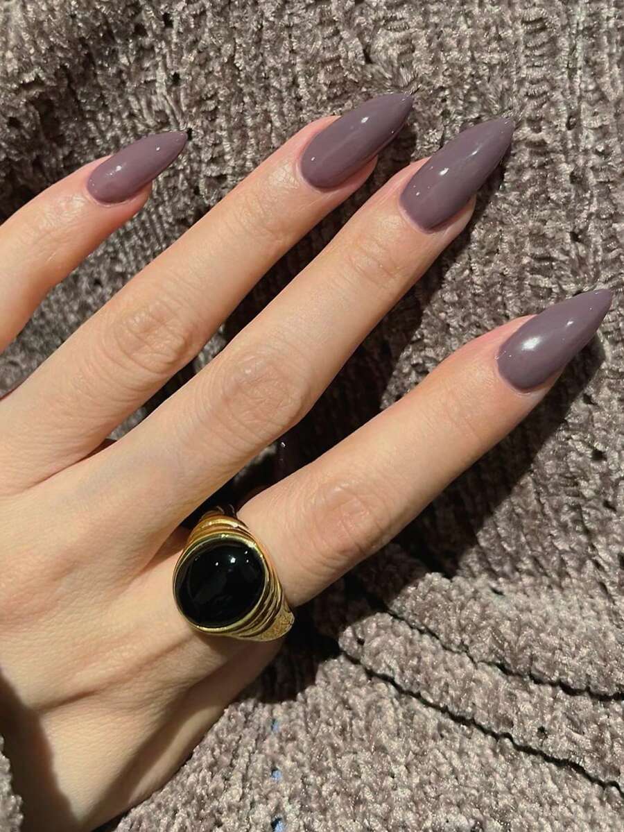 24入組中長度杏仁形指甲，淺灰紫色閃亮外觀完全覆蓋指甲。適用於時尚女性和女孩日常外出、約會、工作和聚會。即貼指甲美甲工具 - 淺灰紫 - 查看 1