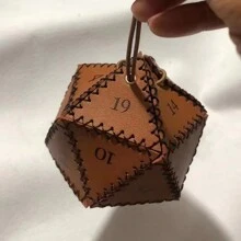1入組多邊形骰子皮質收納袋，加固款拉繩骰子袋，隨機顏色