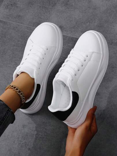 Zapatillas casuales para mujer, color blanco, suela blanda antideslizante, ligeras, zapatos blancos pequeños, estilo de pareja, suela gruesa, punta redonda con cordones, disponible en tallas grandes 43-45
