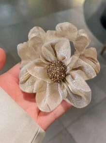 女孩花卉发饰套装，包括米色欧根纱花朵发圈、棕色花朵和黑色发圈，适合日常佩戴，是卷发造型的理想之选。也适合秋季、旅行等场合。这款套装包含各种发饰，是送给女性的完美礼物，也是圣诞袜填充物、成人礼物、成人礼物、成人发饰、礼物创意、美容圣诞袜填充物、送给女性的礼物以及优雅的沙滩发夹。 - 彩色 - 查看 8