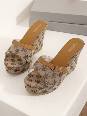 Zapatilla de verano para mujer con cuña y suela gruesa, parte superior textil, aumento de altura, punta abierta. Nuevo modelo de verano 2024