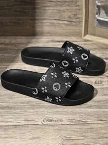 VURNBOIO 1 Pair Men's Fashion Printed Slippers, Random Patterned Slip-On
