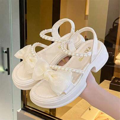 Nuove sandali da spiaggia con perle e suola spessa per donne, possono essere indossati all'interno o all'esterno con gonne o ciabatte, stile fiabesco