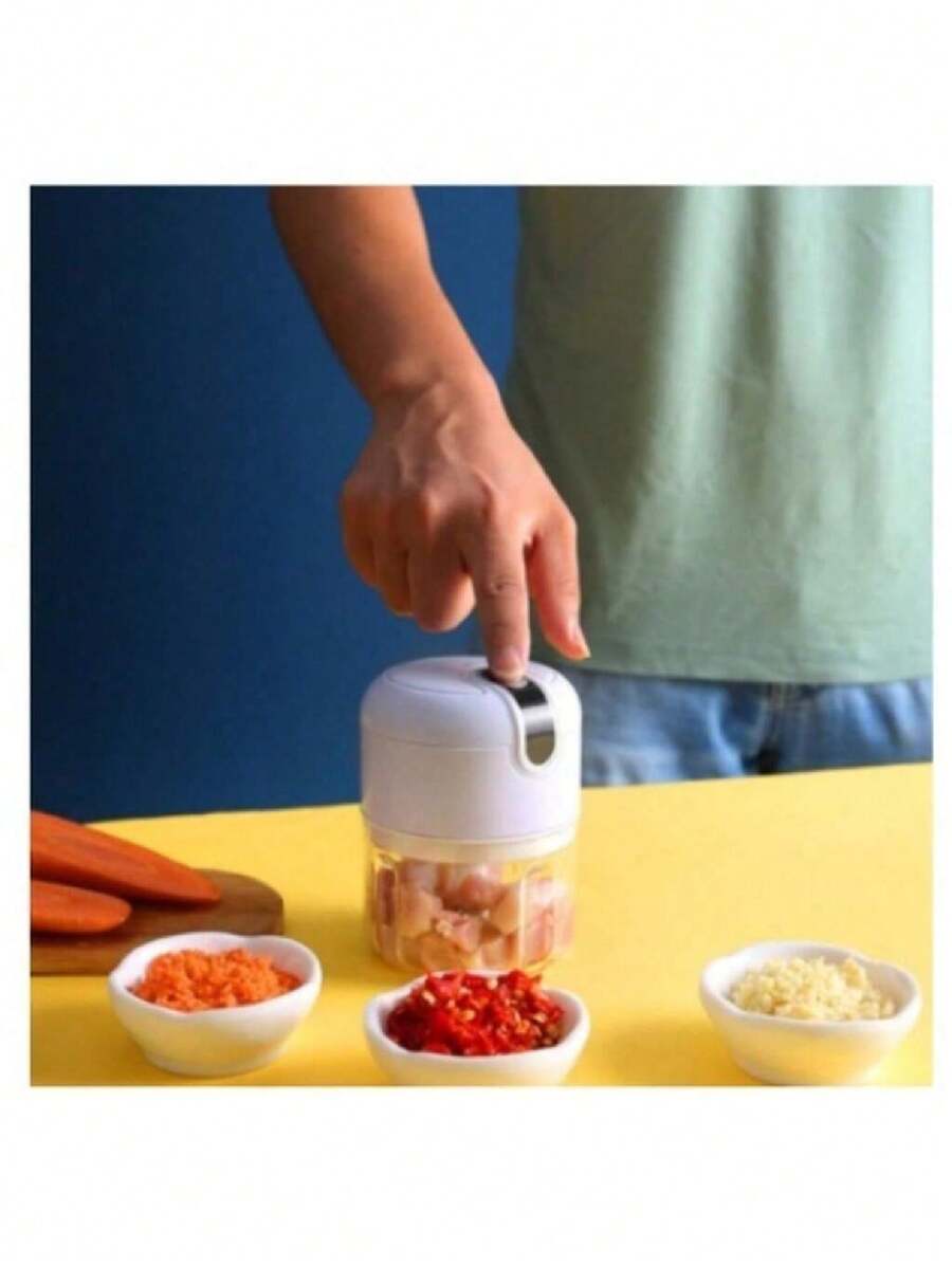 Mini Processador Elétrico de Alimentos Portátil com 3 lâminas de aço inox USB 250 ml Bivolt - Multicolorido - Visão 1