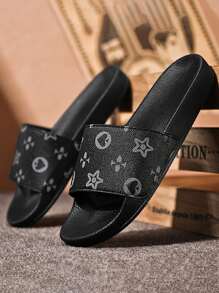 VURNBOIO 1 Pair Men's Fashion Printed Slippers, Random Patterned Slip-On
