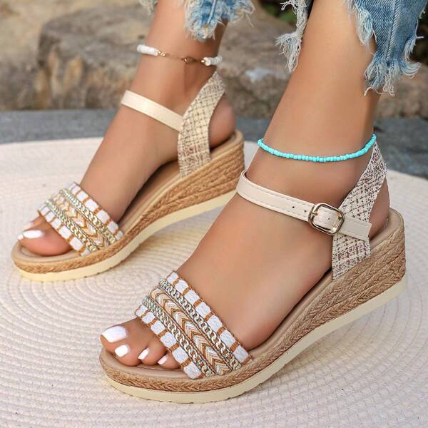 Sandalias de plataforma con cuñas para mujer, nuevas para el verano 2024, con suelas impermeables, tacones gruesos de moda en color marrón con hebilla y decoración de correa