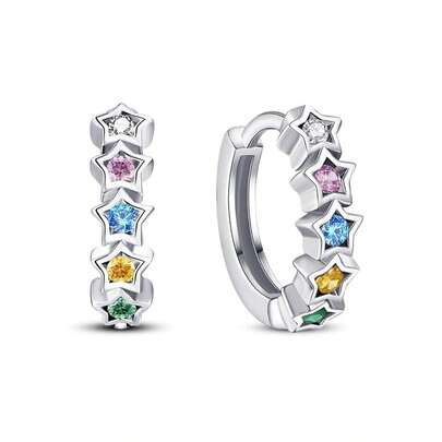 一对可爱的立方氧化锆星星耳环，适合儿童佩戴，也可作为女孩日常佩戴、派对饰品或生日礼物。