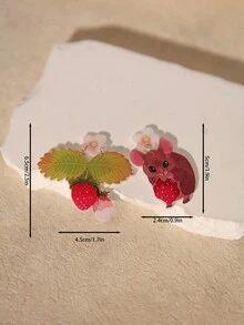 有趣又可愛的耳環：手工種子珠紅色草莓造型耳環，帶有小老鼠吃草莓的造型; 不對稱的鳥獸愛好者耳環; 分層的亞克力樹脂掛墜耳環，適用於女士和女孩在暑假、假期和沙灘派對時佩戴；送給她或情侶的不錯禮物。 - 草莓 吃草莓的小老鼠 不對稱耳環 - 查看 4