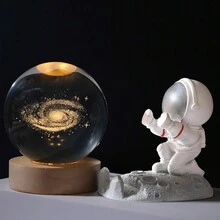1pc Đèn ngủ bóng thủy tinh pha lê chủ đề không gian 3D, đường kính 6cm, có nhiều mẫu bao gồm hệ mặt trời, mặt trăng, thiên hà, sao Thổ, hạ cánh trên mặt trăng và đi bộ ngoài không gian, với đế gỗ 6cm, chạy bằng USB, hoàn hảo cho sinh nhật, ngày lễ tình nhân, lễ tốt nghiệp ,Quà tặng tân gia, ngày kỷ niệm và trang trí - trong suốt - Xem 11