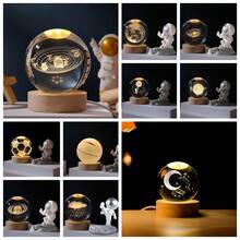 1pc Đèn ngủ bóng thủy tinh pha lê chủ đề không gian 3D, đường kính 6cm, có nhiều mẫu bao gồm hệ mặt trời, mặt trăng, thiên hà, sao Thổ, hạ cánh trên mặt trăng và đi bộ ngoài không gian, với đế gỗ 6cm, chạy bằng USB, hoàn hảo cho sinh nhật, ngày lễ tình nhân, lễ tốt nghiệp ,Quà tặng tân gia, ngày kỷ niệm và trang trí - trong suốt - Xem 2