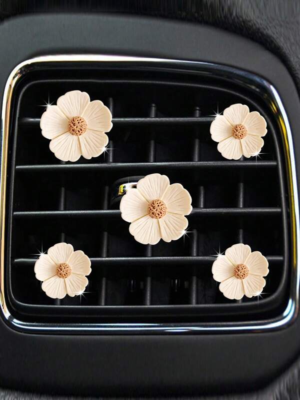 مشبك عطر وربطة شعر للسيارة مع خمس ورود ذات خمس أبتلات جذابة 5 قطع لتنقية الهواء في داخل السيارة، والتي تضيف لمسة من العطور الزكية للسيارة، وتعمل كديكور داخلي.