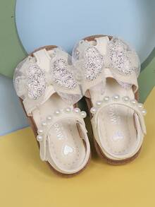1對嬰兒女孩蝴蝶織花珍珠裝飾PU皮革魔鬼氈瑪莉珍涼鞋，休閒時尚中空夏季新款軟底鞋 - 米色 - 查看 4