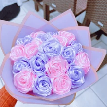 1 rollo de cinta de raso de 4 cm de ancho para accesorios de flor artificial, corbatín, envoltura de regalos y decoración de repostería. Banda de cinta para hacer accesorios de ramo para bodas, decoración de pasteles, hacer flores de rosa de bricolaje, envoltura de regalos, fiesta de bodas, día de las madres, envoltura de bouquet floral de San Valentín