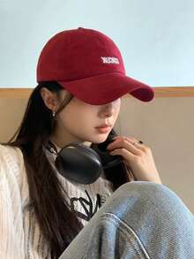 1入組紅色軟帽棒球帽，可調節帽圍，簡約優雅風格，白色字母刺繡，深嵌頂部和寬帽沿能顯小臉 - 酒紅色 - 查看 6
