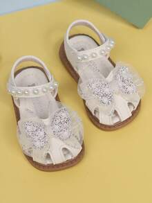 1對嬰兒女孩蝴蝶織花珍珠裝飾PU皮革魔鬼氈瑪莉珍涼鞋，休閒時尚中空夏季新款軟底鞋 - 米色 - 查看 3