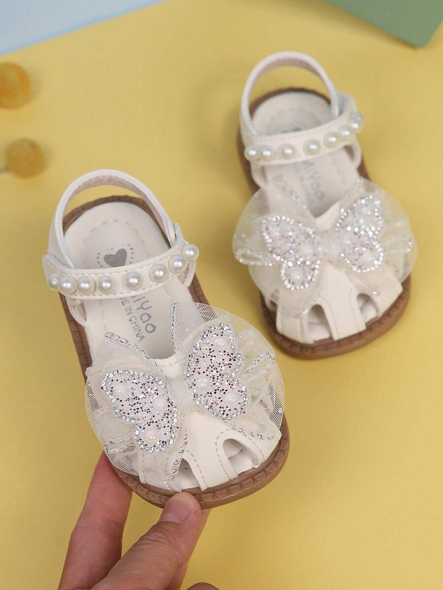 1對嬰兒女孩蝴蝶織花珍珠裝飾PU皮革魔鬼氈瑪莉珍涼鞋，休閒時尚中空夏季新款軟底鞋 - 米色 - 查看 1