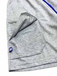 Bermuda Moletom Cargo Masculina Estilo Jovem Fashion Tem 4 Bolsos Confortável - Cinza Claro - Visão 3