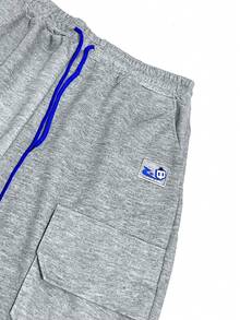 Bermuda Moletom Cargo Masculina Estilo Jovem Fashion Tem 4 Bolsos Confortável - Cinza Claro - Visão 2