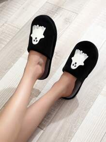 Chaussons brillants de nuit, chaussons de maison en velours doux mystérieux avec fantôme d'Halloween effrayant qui brillent dans le noir