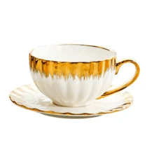 1套(附茶杯一只和茶碟一只)金色陶瓷咖啡杯，馬克杯，水杯，茶杯，適用於家居裝飾和禮品