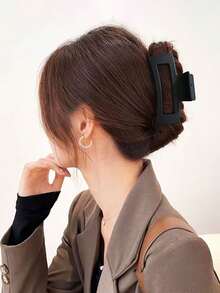 4入組純色霧面中空髮夾，具有強大的防滑力，適合女士，簡約霧面矩形髮夾，可用於女士薄或厚髮的夾子造型配件