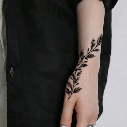 1入組可清洗的 臨時紋身貼紙，綠色藤蔓葉子和枝幹圖案，時尚人士的理想選擇