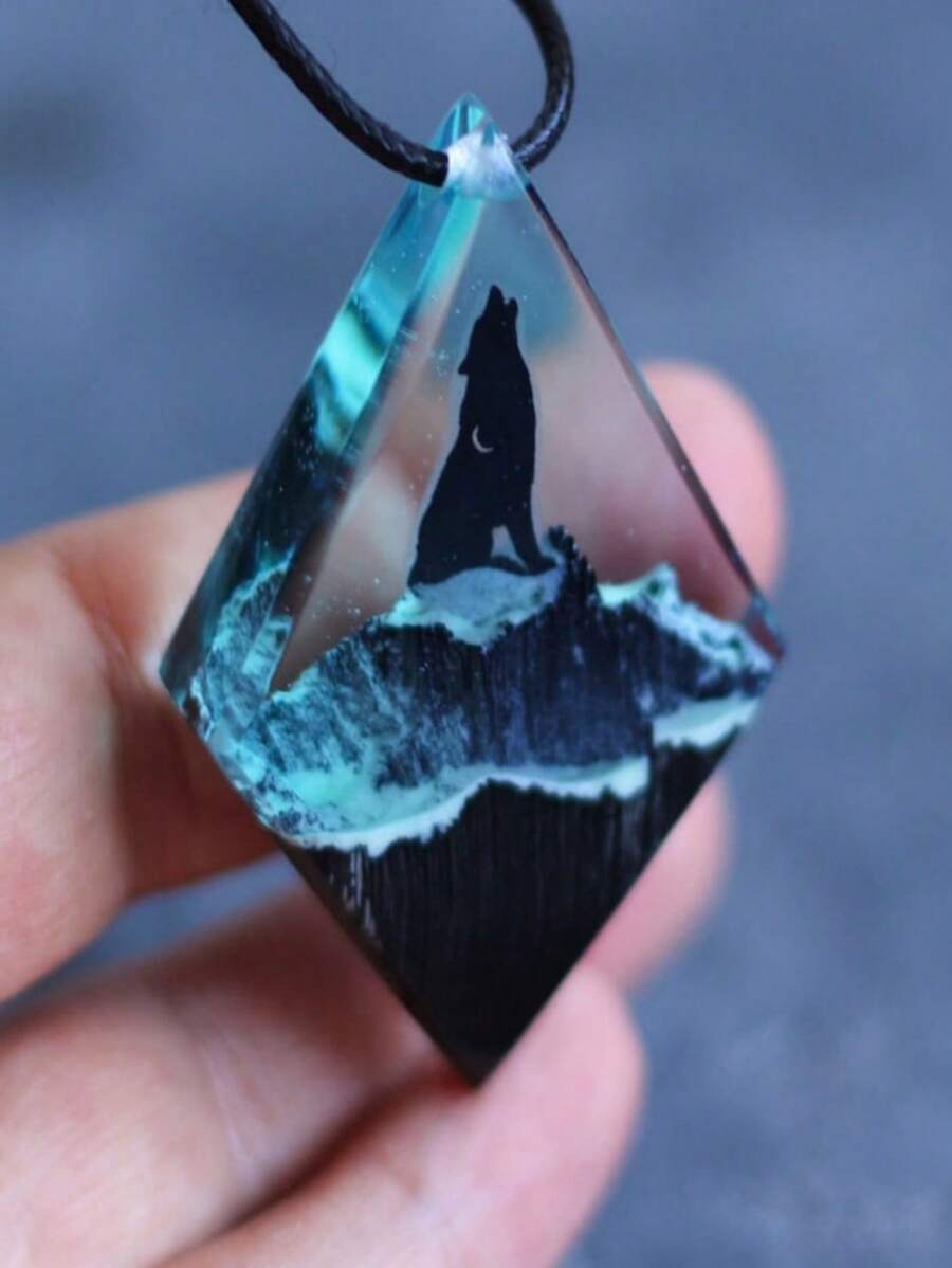 1pc Handmade Resin Mountain Wolf Pendant With Gift Box, Vintage Style Men's Outdoor Fashion Jewelry - Wolf - View 1