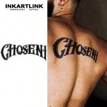 INKARTLINK革命性半永久刺青技術。以植物為基礎的紋身，具有臨時性、持久性、防水性和真實外觀。'Son Of Destiny' 英文楷書刻字。 - 黑色 - 查看 4