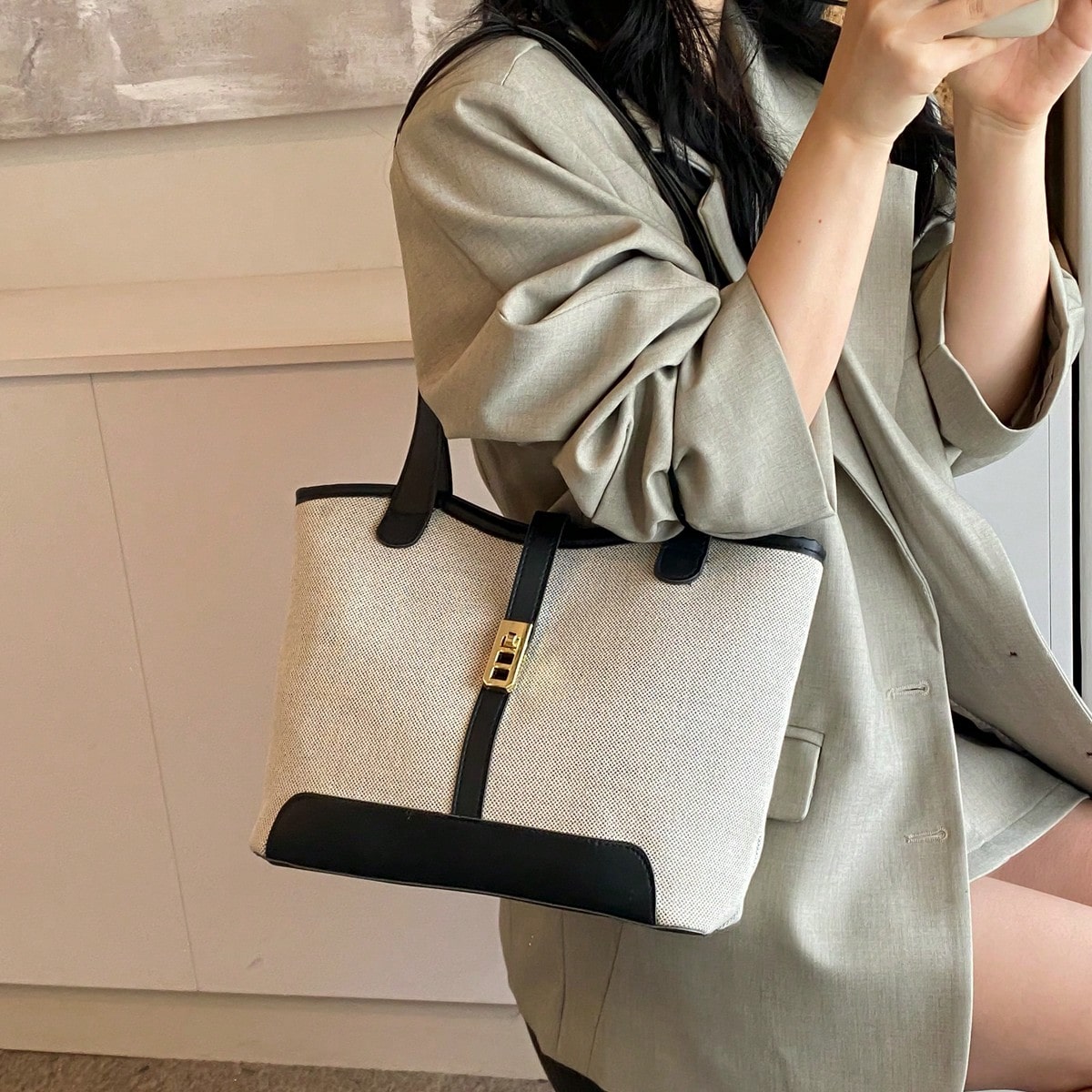 Bolso de hombro con doble asa y detalles en contraste, casual, ideal para trabajo, escuela, universitarios, adolescentes, perfecto para actividades al