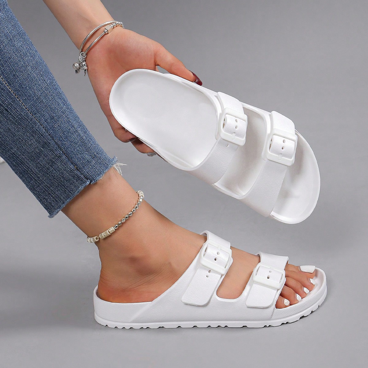 Sandalias planas de moda para mujer en beige, sandalias deslizantes con doble hebilla ajustable de EVA, ligeras, a prueba de deslizamiento, duraderas,