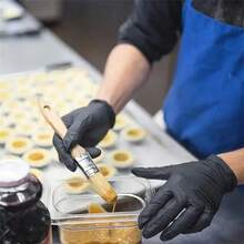 100入組耐用手套 - 強力防水清潔解決方案，適用於廚房、紋身、染髮、美容 - 一次性藍色高彈性無粉英式保護食品橡膠乳膠手套，舒適適合家用和小工具