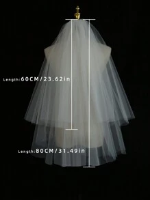 ارتدت العروس فستان زفاف أبيض شفاف قصير ذو طبقتين لامعة، مقترنًا بإكسسوار شعر خارجي بسيط وأنيق وحجاب بيج، مما أبرز جمالها الأنثوي والأنيق في موسم الخريف. - أبيض - مشاهدة 5