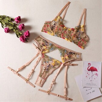 (random Floral Pattern) Sexy Embroidery Garter Belt Lingerie Set