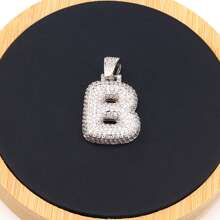 1件熱門氣泡字母項鍊,金鍍和方晶鋯石材質,可提供26個字母選擇,男女適用於日常佩戴 - 銀色 - 查看 38