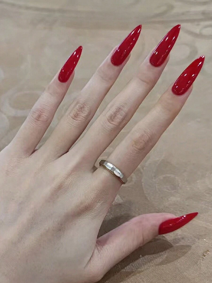 24 piezas de uñas postizas elegantes de color rojo en forma de ataúd largo + 1 pieza de pegamento de gelatina + 1 pieza de lima de uñas. Suministros para uñas adheribles.