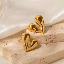 法式新款复古耳环 小众设计 不对称优雅 爱心不锈钢耳环 - 金色 - 查看 9