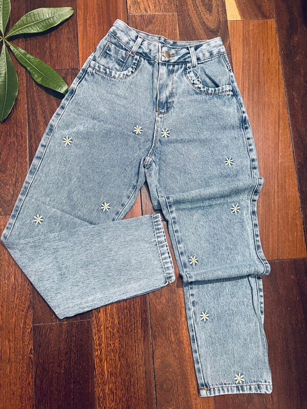 H MODA Calça moon jeans feminina bordad com detalhes de flores margaridas