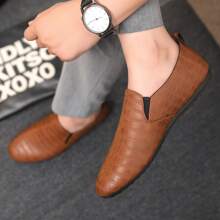 Summer Fashionable Men Slip-On Casual Shoes, Wear-Resistant & Anti-Slip, Runs Small By One Size