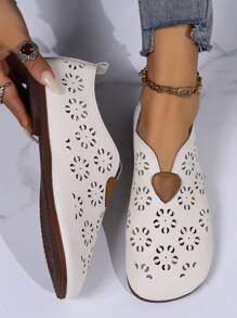 New Arrival Closed-Toe Flat Sandals, Breathable Heart Slip-On Shoes With Hollow Out Design For Women, Plus Size Mom Shoes, Summer - Beige - View 6