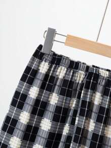 Set di 2 pezzi con Maglietta a maniche corte e pantaloncini a quadretti per ragazze giovani - nero - Visualizzare 9